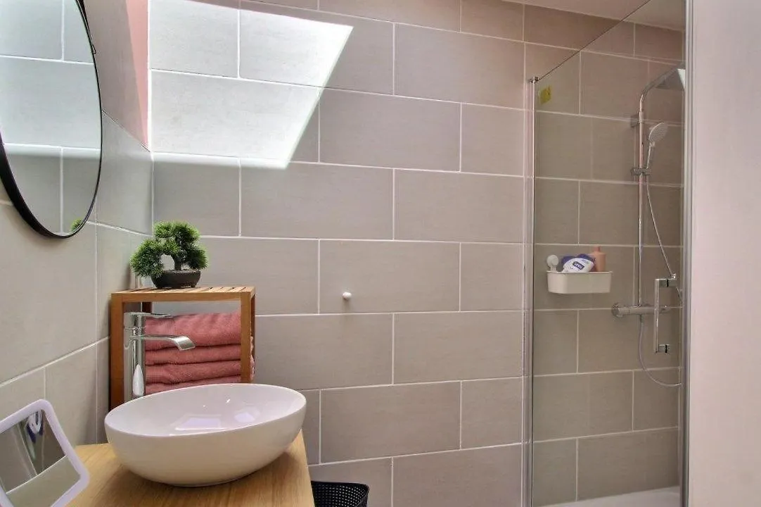 Vila So Chic Kerfily House With Hot Tub 8 People Locmaria-Plouzane 0*,  Francie