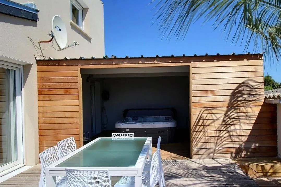 Vila So Chic Kerfily House With Hot Tub 8 People Locmaria-Plouzane 0*,  Francie